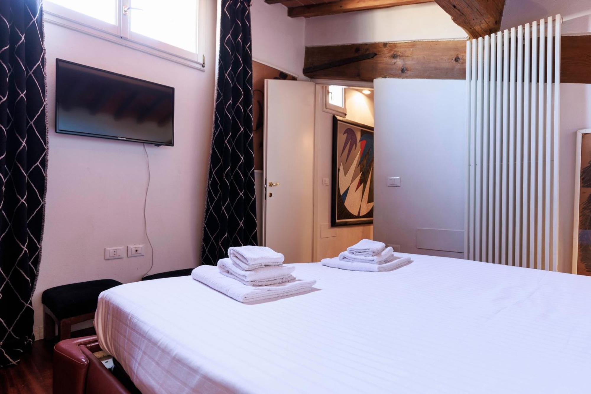 Duomo Gallery Apartment *